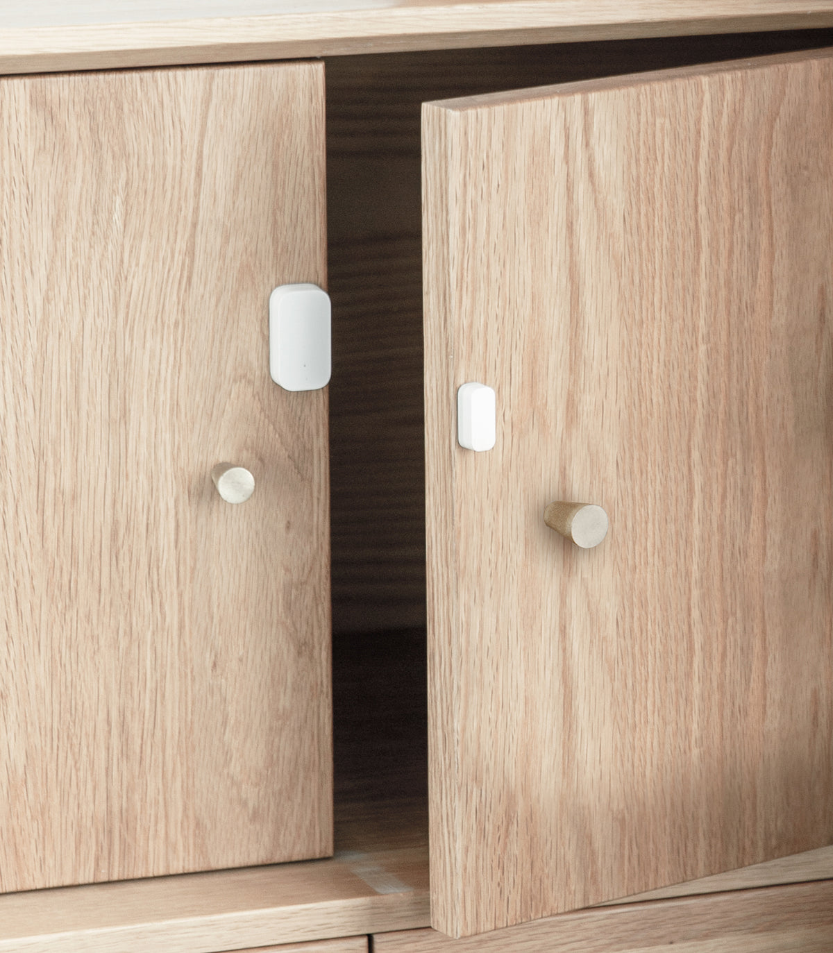 Detects open/closed state with up to 22mm gap tolerance